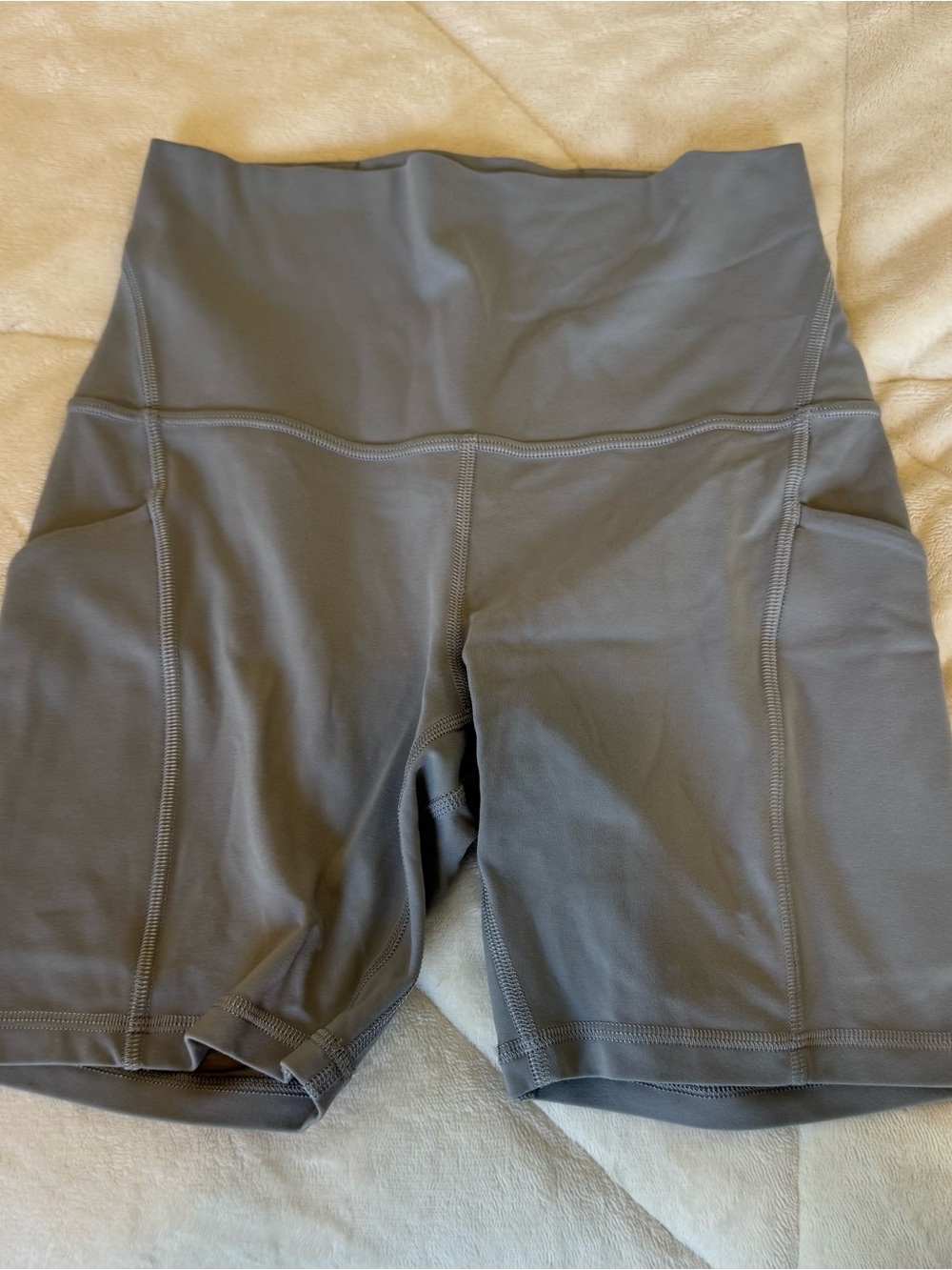 Lululemon Athletica High-Rise Light Gray Bike Shorts 4” with Side Pockets